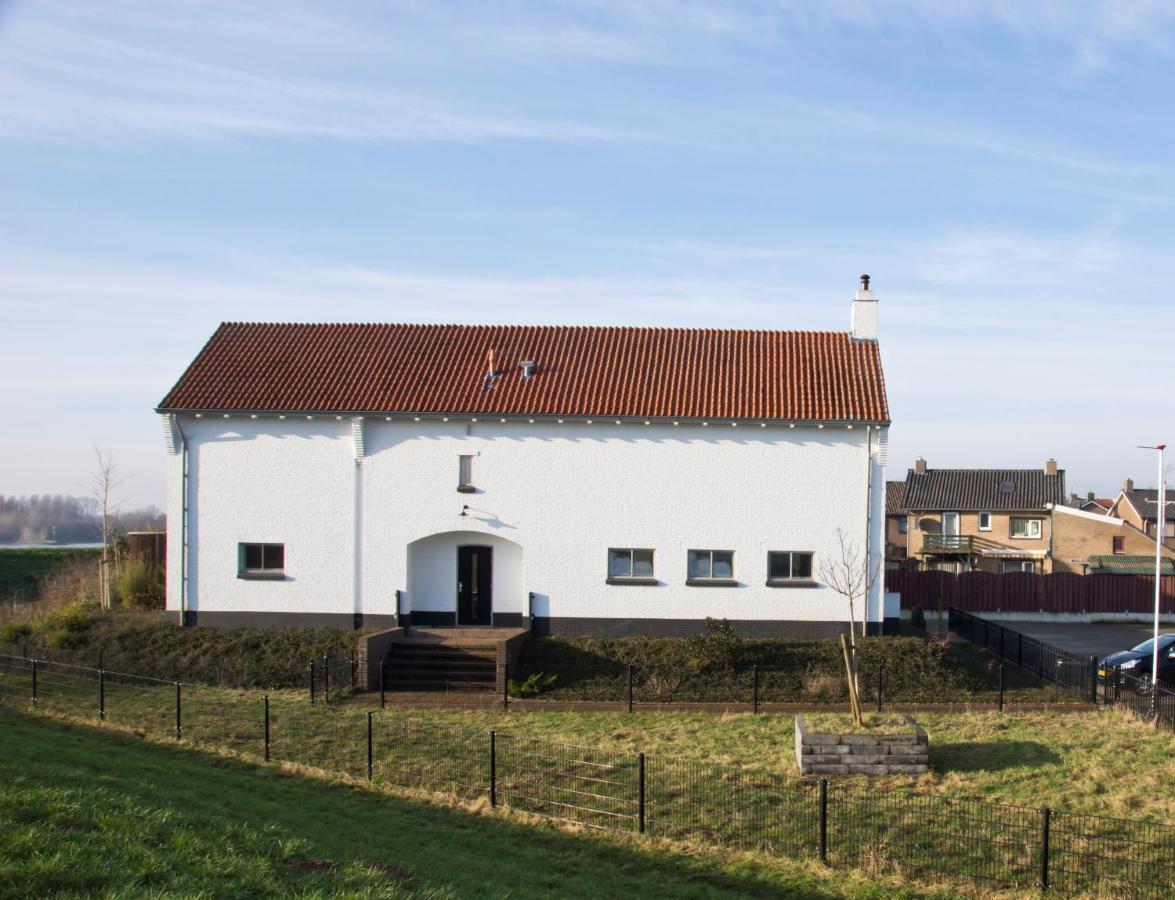 B&B Pompgebouw Aan De Rijn Tolkamer 외부 사진