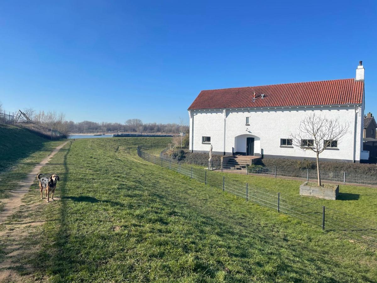B&B Pompgebouw Aan De Rijn Tolkamer 외부 사진